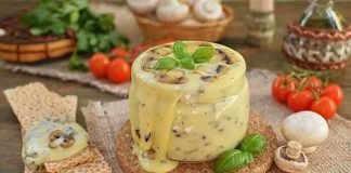 Домашній плавлений сир з печерицями Домашній плавлений сир з печерицями