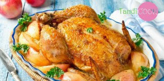 Курка з яблуками в рукаві Курка з яблуками в рукаві