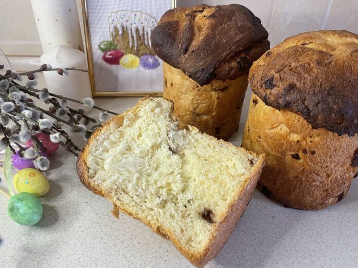 Секрети приготування великодньої паски: як правильно замісити тісто, обрати температуру випікання та зробити паску пухкою і м’якою надовго.