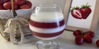 Полунично-молочне желе