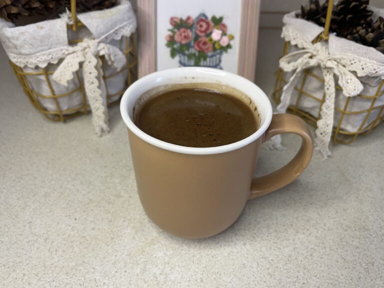 Кава: все, що потрібно знати про її корисні та шкідливі властивості