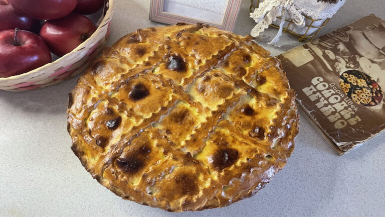 Які 5 секретів допоможуть приготувати ідеальний пиріг яблучний: хитрощі господинь
