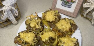 Картопля запечена з шапіньонами та сиром Картопля запечена з шапіньонами та сиром