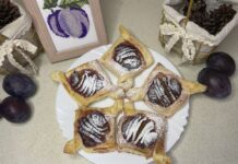 Слойки зі сливами Слойки зі сливами