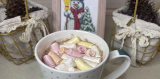 Снігова бомбочка з цукрової вати для смачного какао Снігова бомбочка з цукрової вати