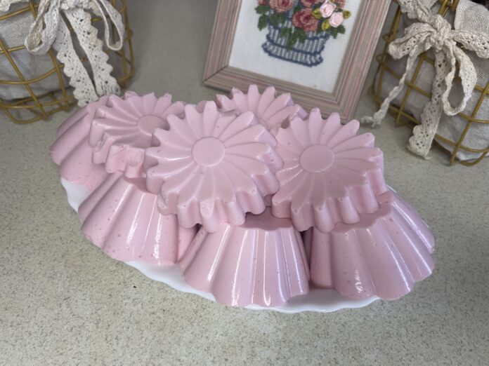 Желейно-сирний десерт без випічки — ніжний, повітряний і за 5 хвилин