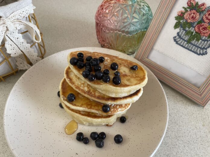 Оладки на кефірі – пишні та ніжні рецепти домашніх оладок