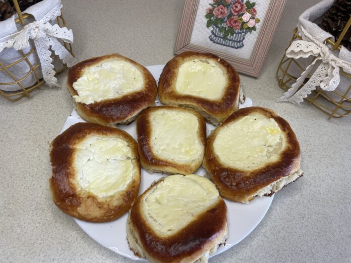 vatryshku Домашні ватрушки з сиром — м’які та пухкі булочки в духовці